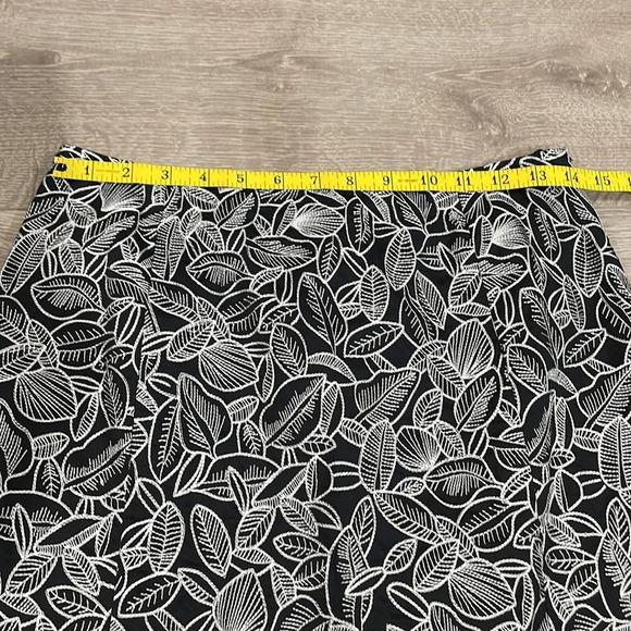 NWOT Talbots Petites Black and White Embroidered Leaf Print A-Line Skirt… - Picture 9 of 15